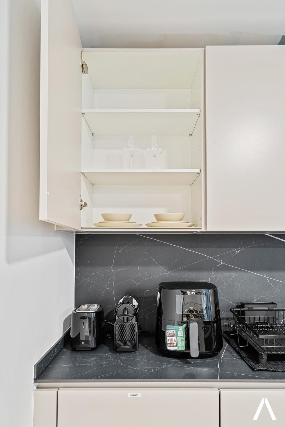Comfort & Style In Vibrant Coliving Inn *
